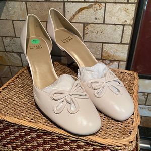 NEW Stuart Weitzman Leather Bow Heels 9